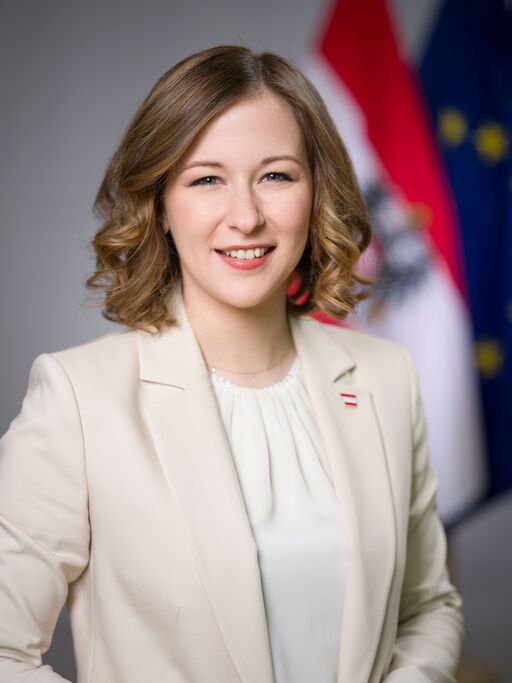 @claudiaplakolm Profile Picture