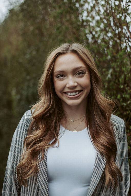 @alexahowellagent Profile Picture