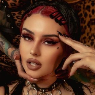 @poorlilwitch Profile Picture
