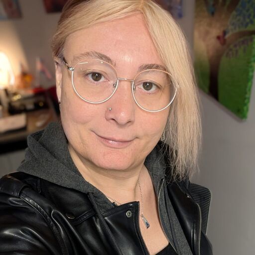 @lenaoflune Profile Picture