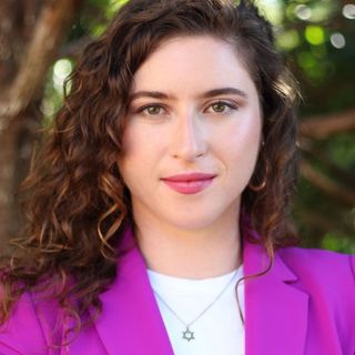 @lilygreenbergcall Profile Picture