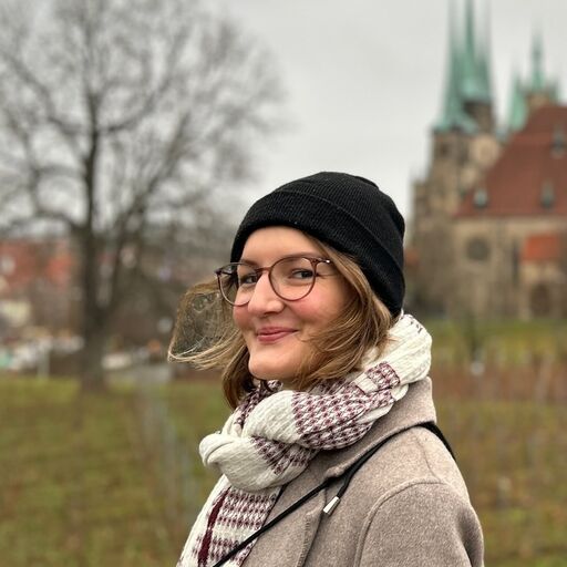 @juls_peaceful_path Profile Picture