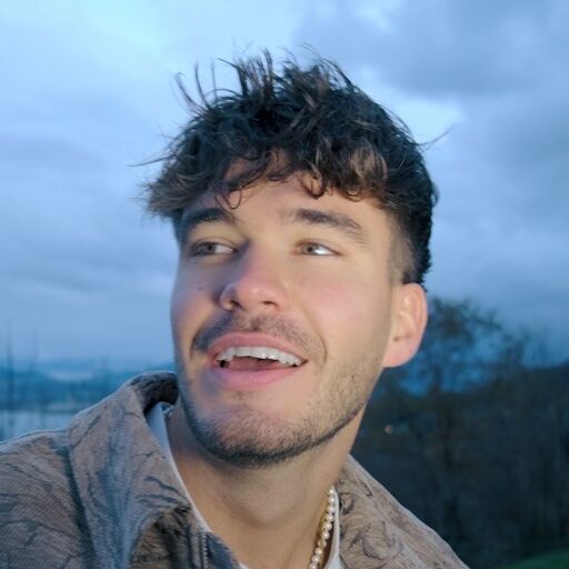 LnkBio profile picture for @flew