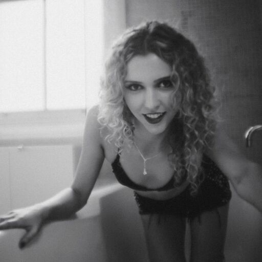 @genevievelily_music Profile Picture