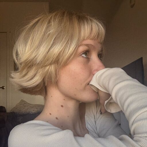@hannahmaeslibrary Profile Picture