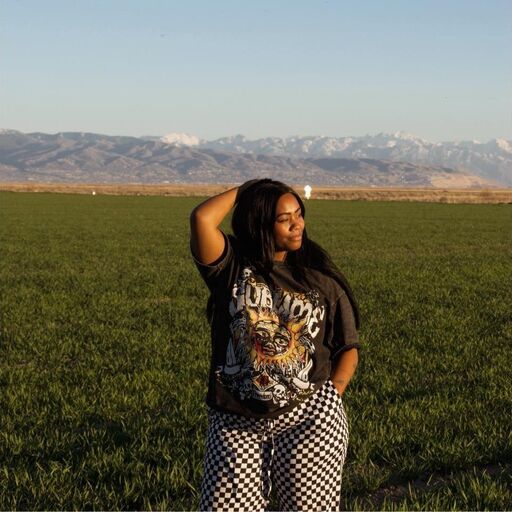 @lacrishamarieee Profile Picture