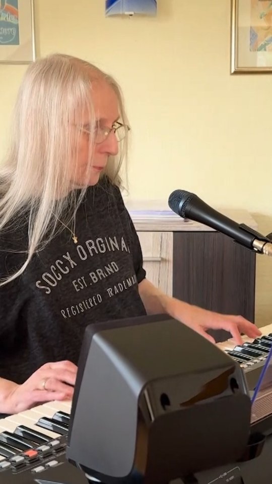 Bist du schon bei NRWision? - Musikvideo von Angelika Pauly