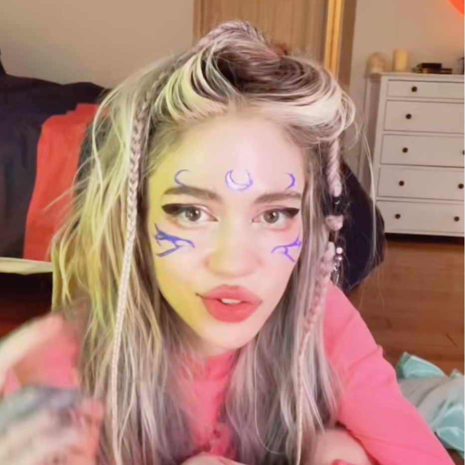 Elon Musk's ex Grimes makes heartbreaking announcement as she battles 'family issues': 'I am so so sorry' | Daily Mail Online