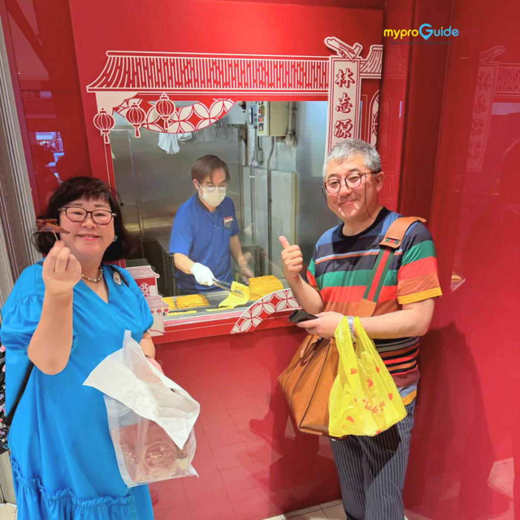 Singapore Chinatown Local Hawker Food Tour with Free eSIM