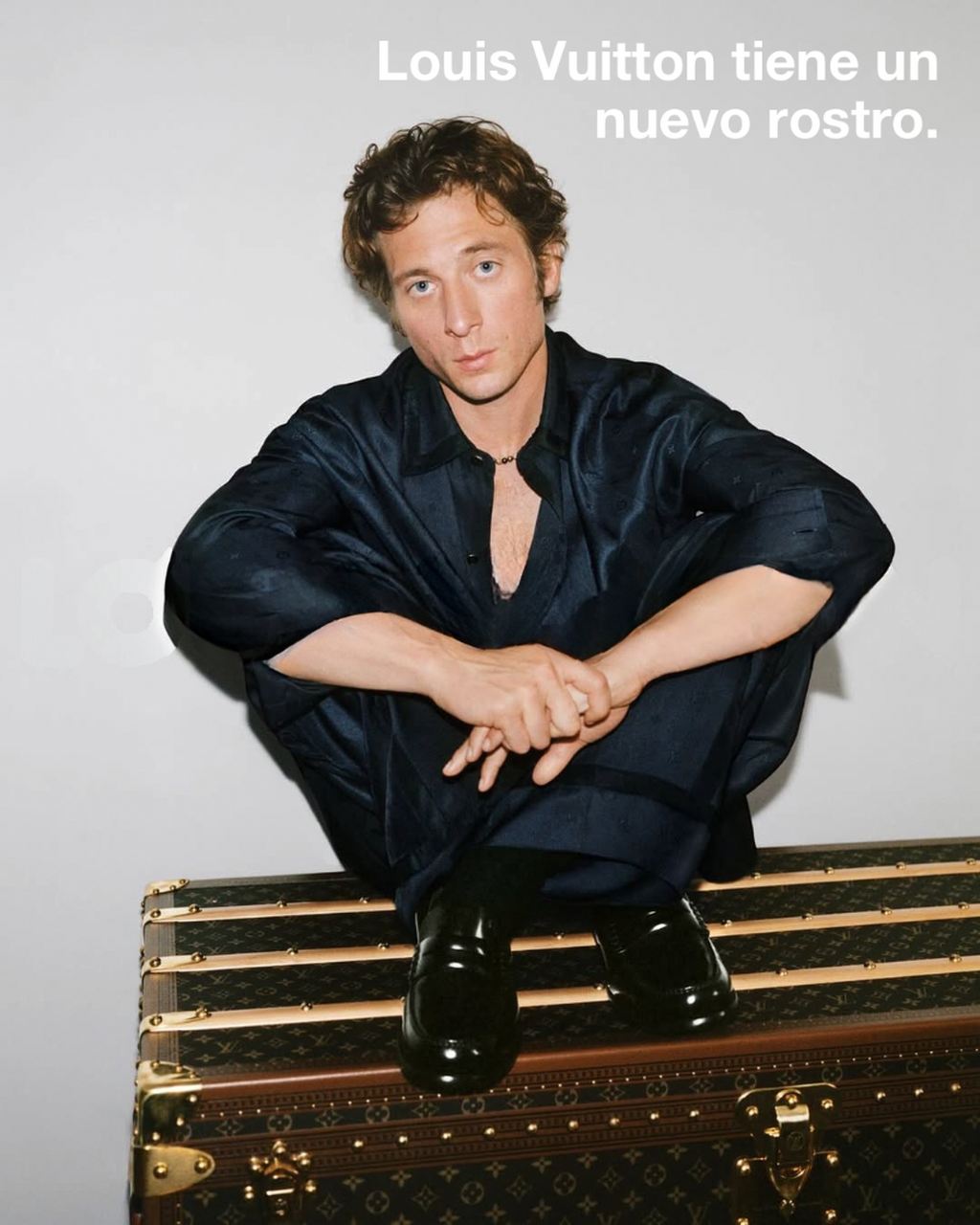 Jeremy Allen White: De cocinas ca&oacute;ticas a la pasarela de Louis Vuitton como embajador