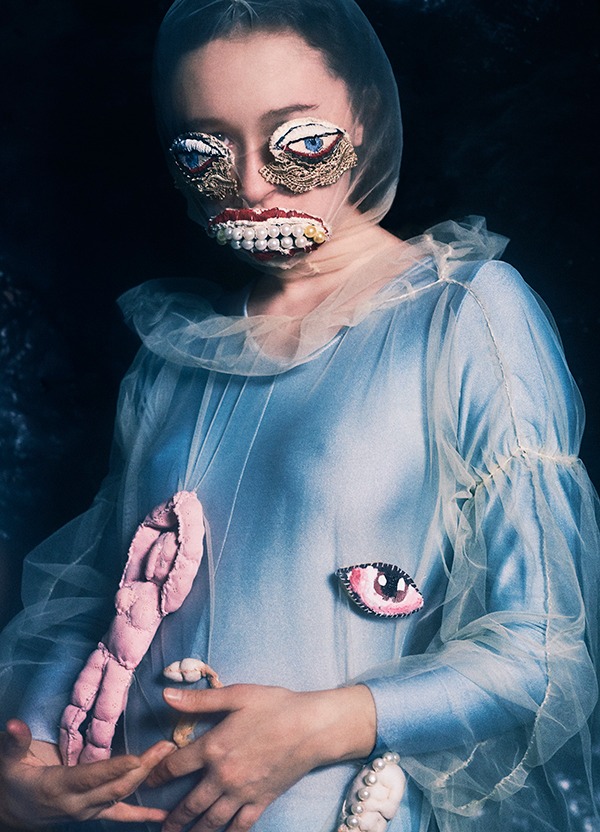 Dress, Dreams, and Desire: Fashion and Psychoanalysis