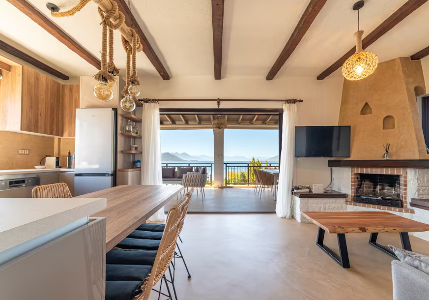 Alkis House