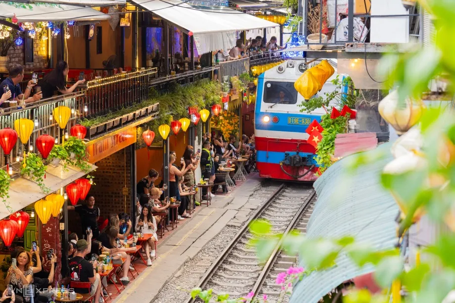 Cafe Hopping Tour In Ha Noi