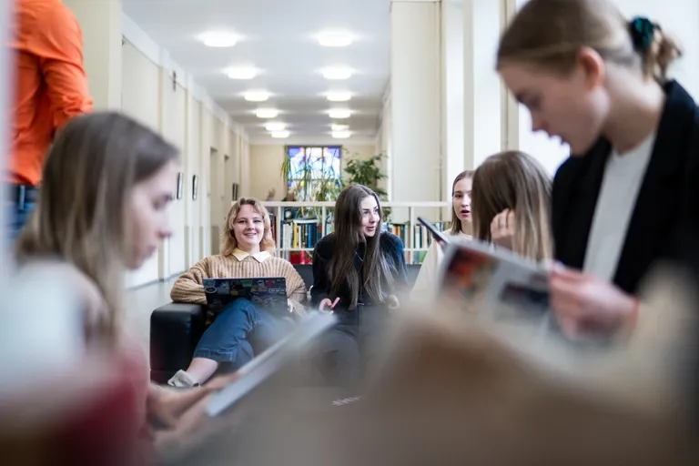 Socialiniai mokslai &ndash; populiarėjanti kryptis. 5 priežastys atsakančios, kodėl