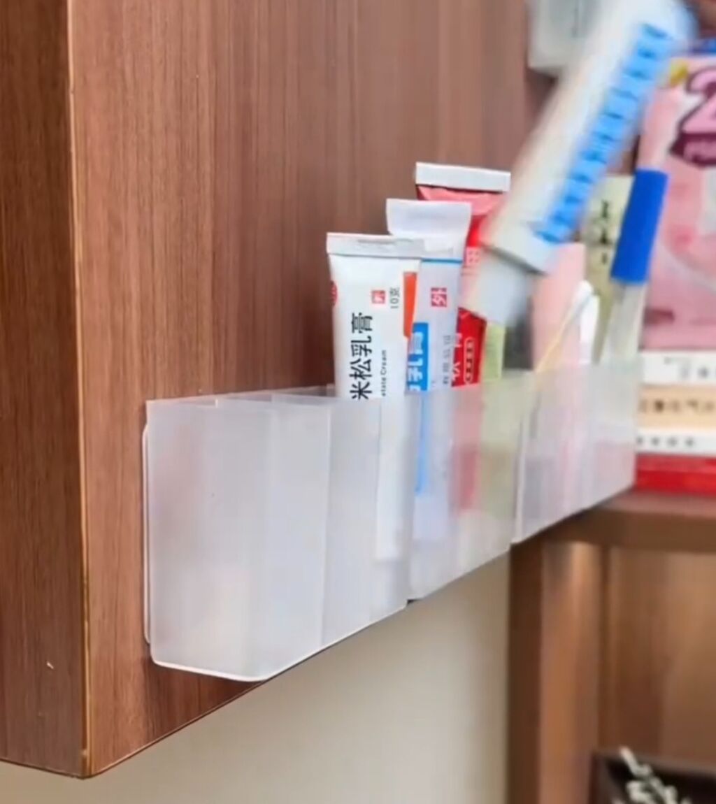 ESSENTIALS ORGANIZER