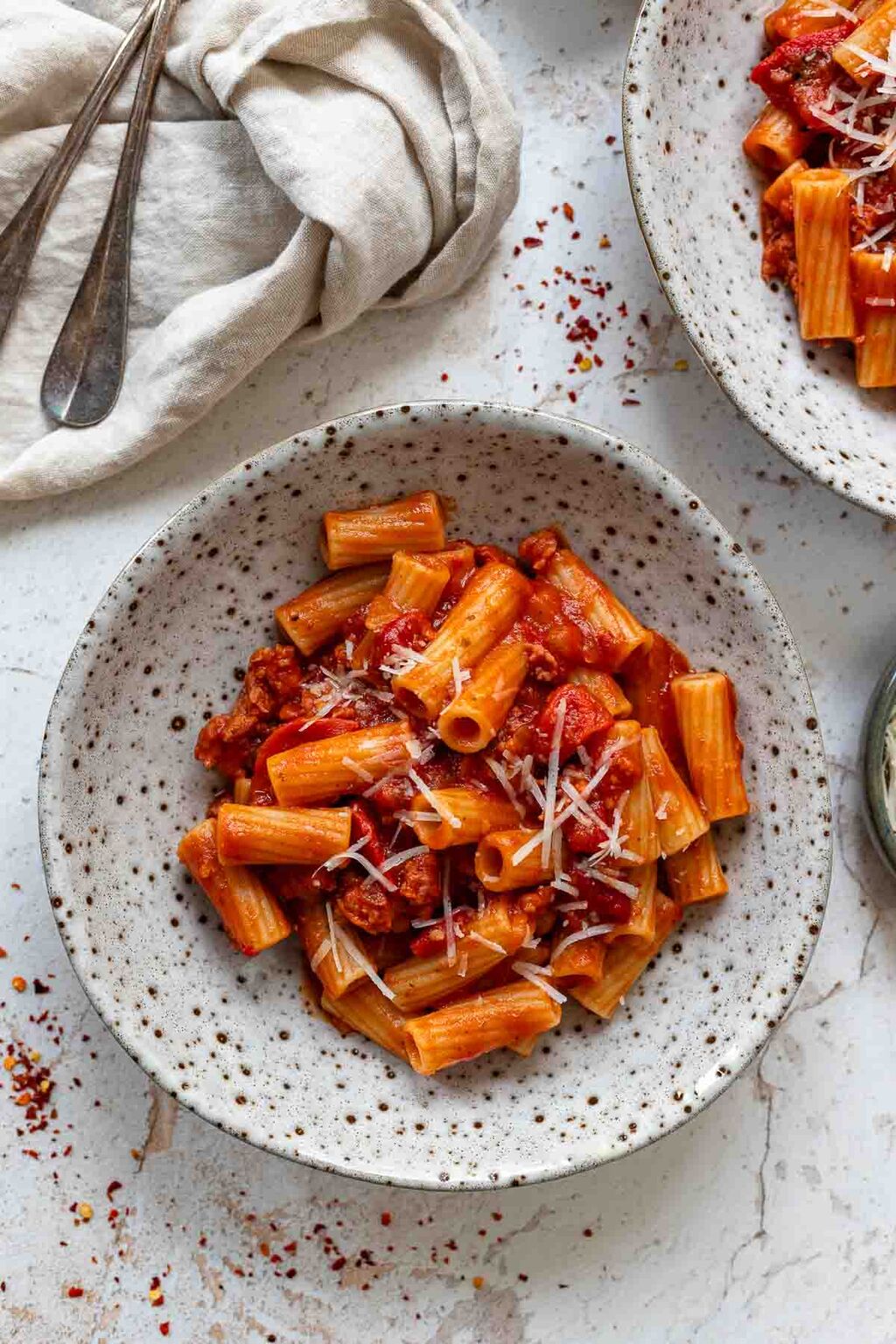 Pasta mit Salsiccia in Paprika-Tomaten-Sauce | Rezept | Elle Republic