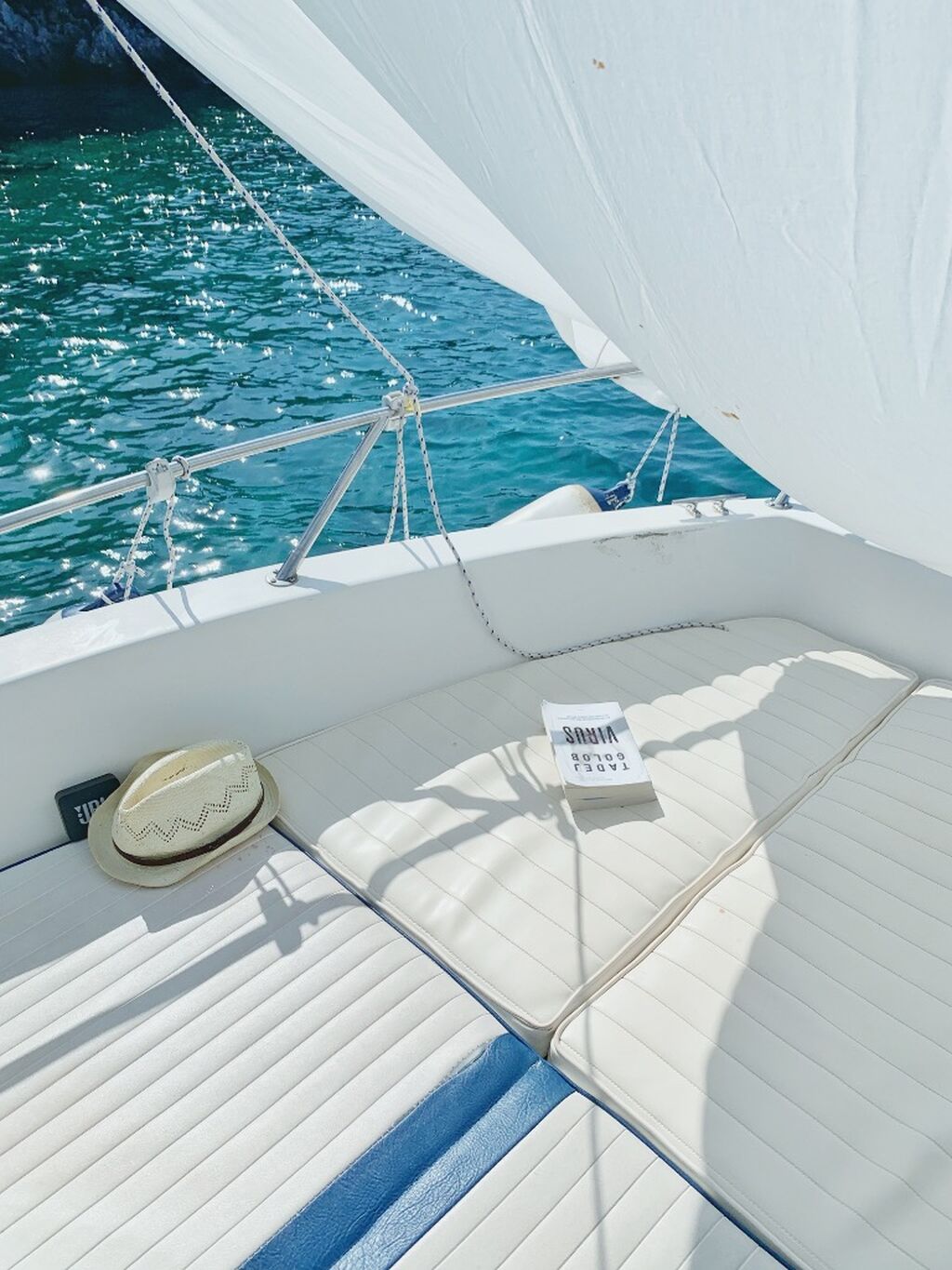 🏝️ Menorca en Barco | Navega sin licencia y descubre calas &uacute;nicas 👈