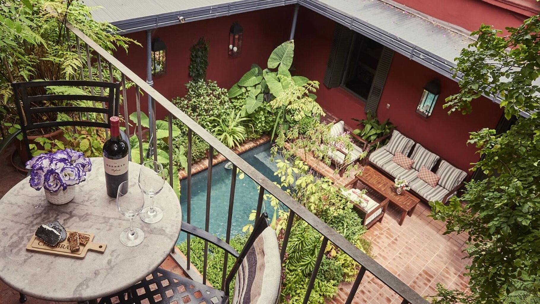 JARD&Iacute;N ESCONDIDO