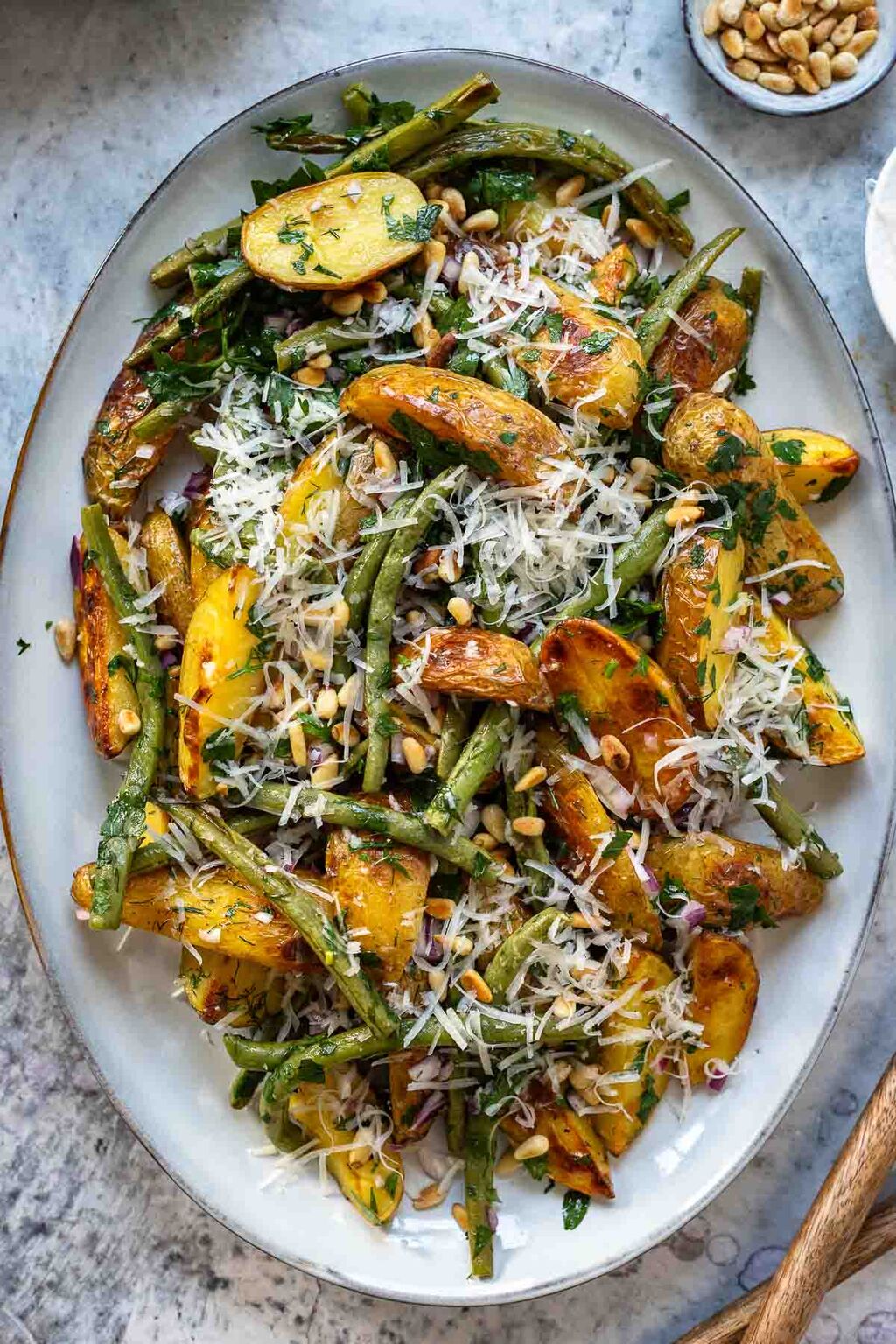 Ofenkartoffeln mit gr&uuml;nen Bohnen vom Blech | Rezept | Elle Republic