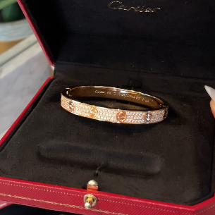 *premium* Cartier diamond love bracelet: create an account and use Discount: Lux