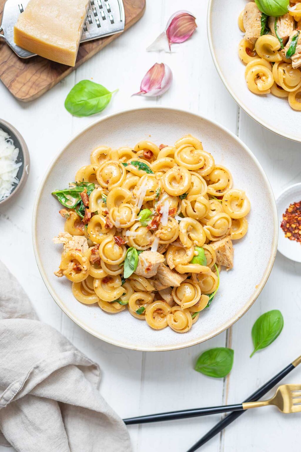 H&auml;hnchen-Pasta mit Cr&egrave;me Fra&icirc;che | Rezept | Elle Republic