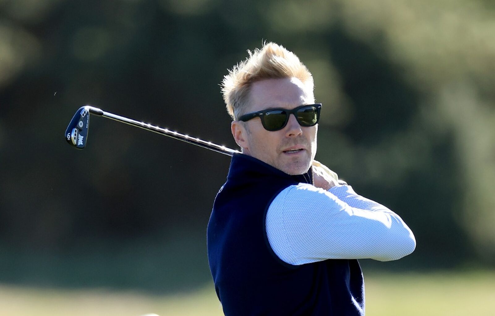 Ronan Keating tees it up at eGolf Megastore