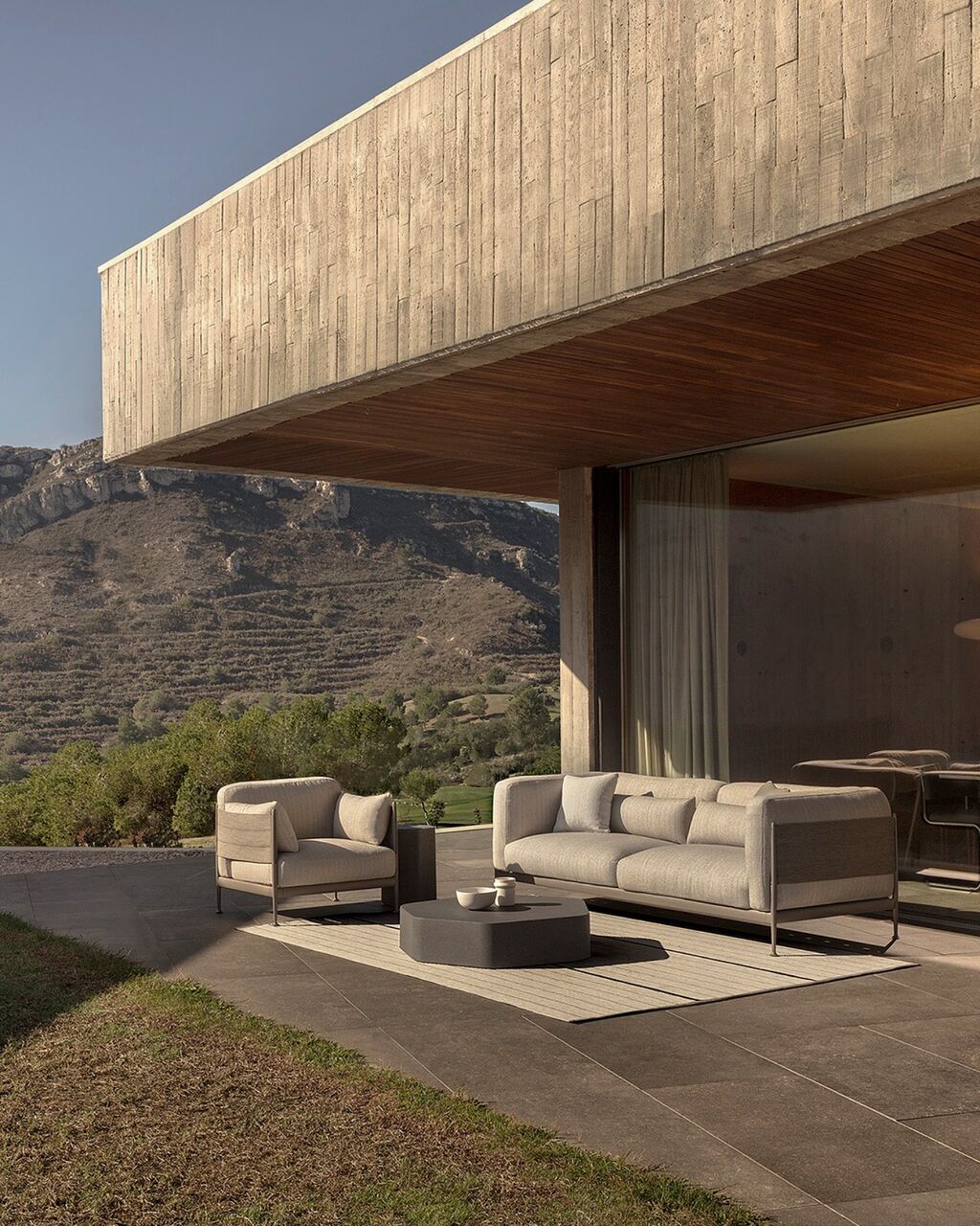 Obi keeps you cool and comfortable during those long sunny days and warm summer evenings ☀