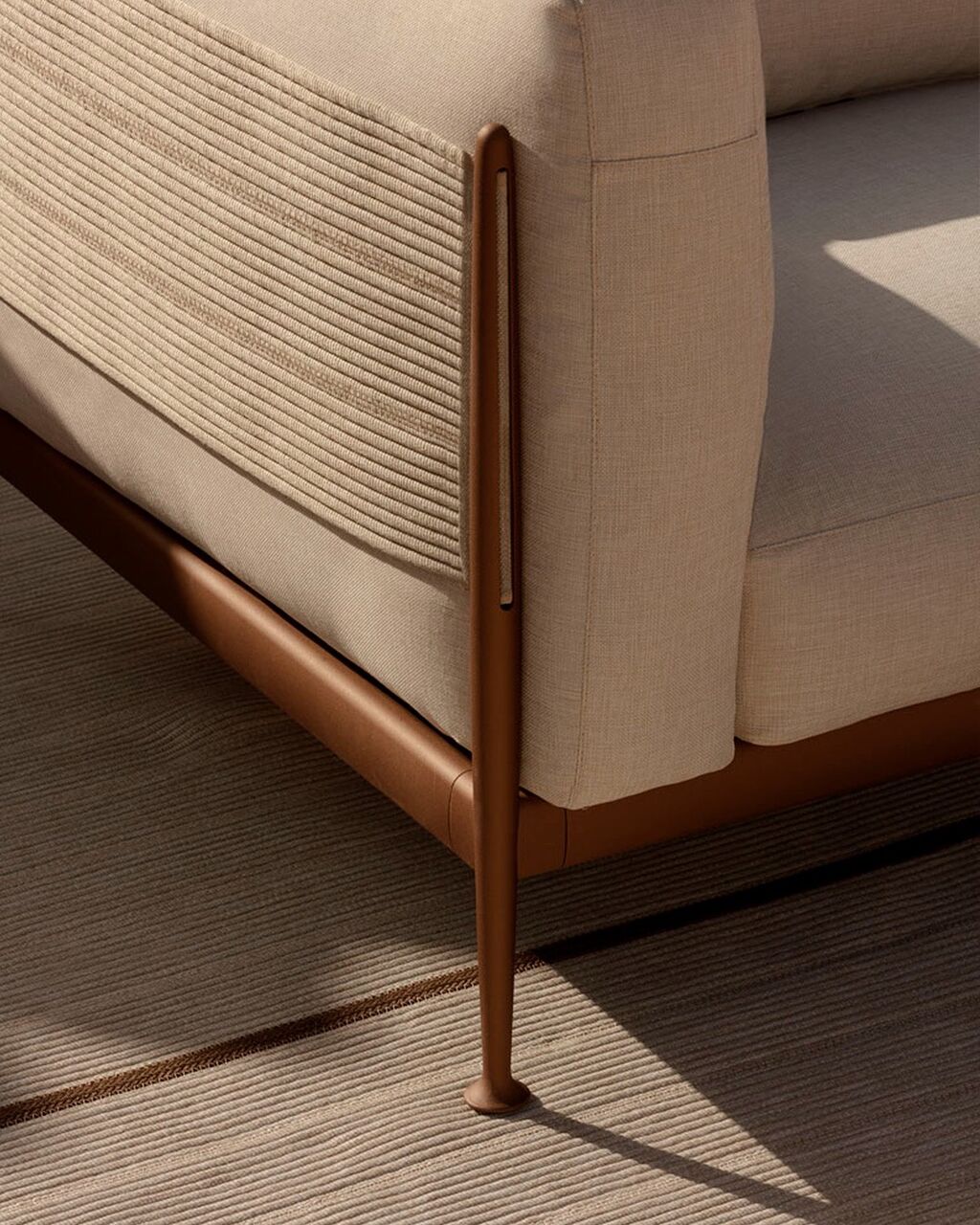 Terra rug captures the serene rhythm of shifting sands 🤍