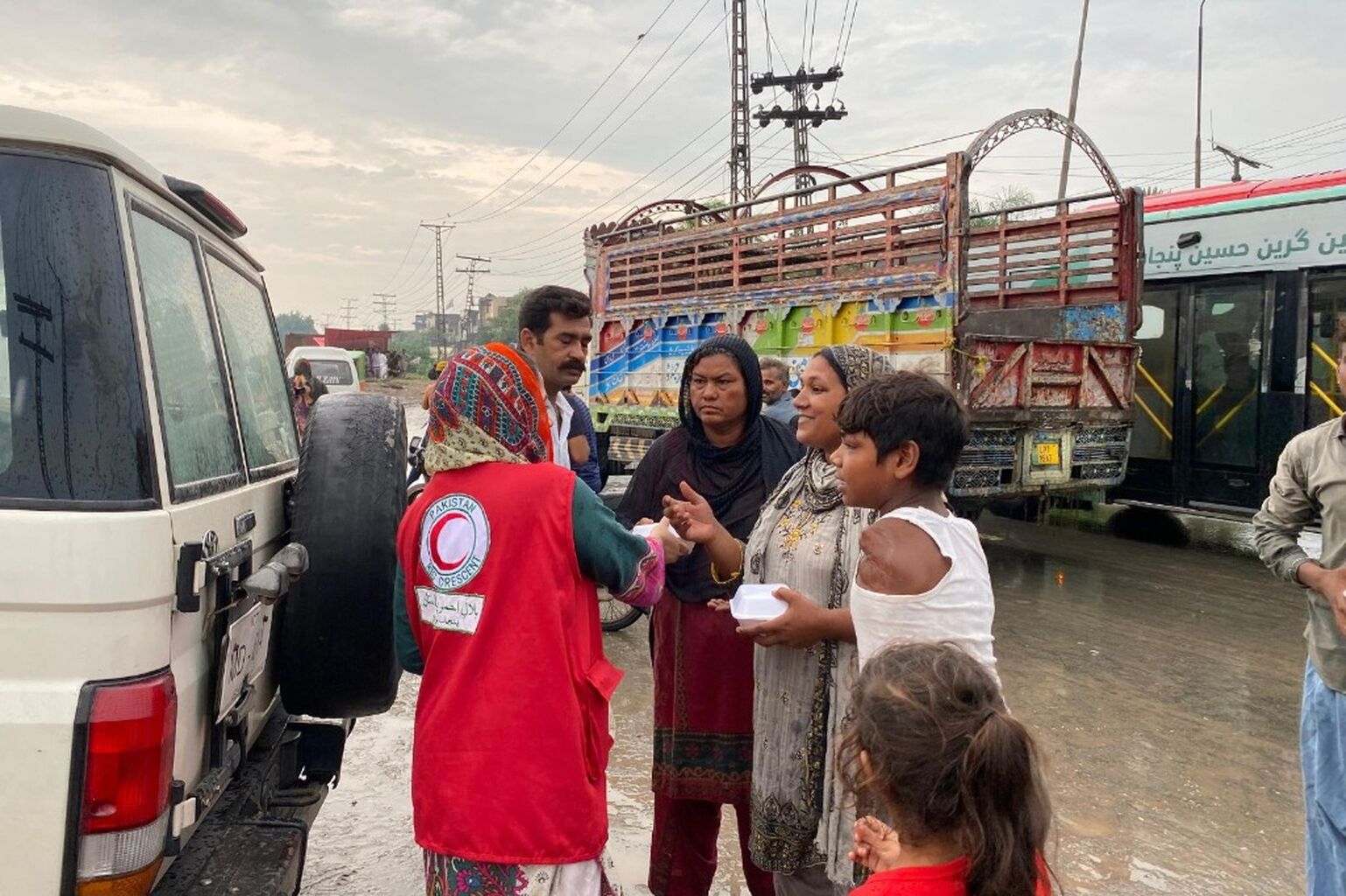 🤝 [Pakistan Floods] Singapore Red Cross Launches Fundraising Appeals; Commits $50,000 to Support Humanitarian Efforts