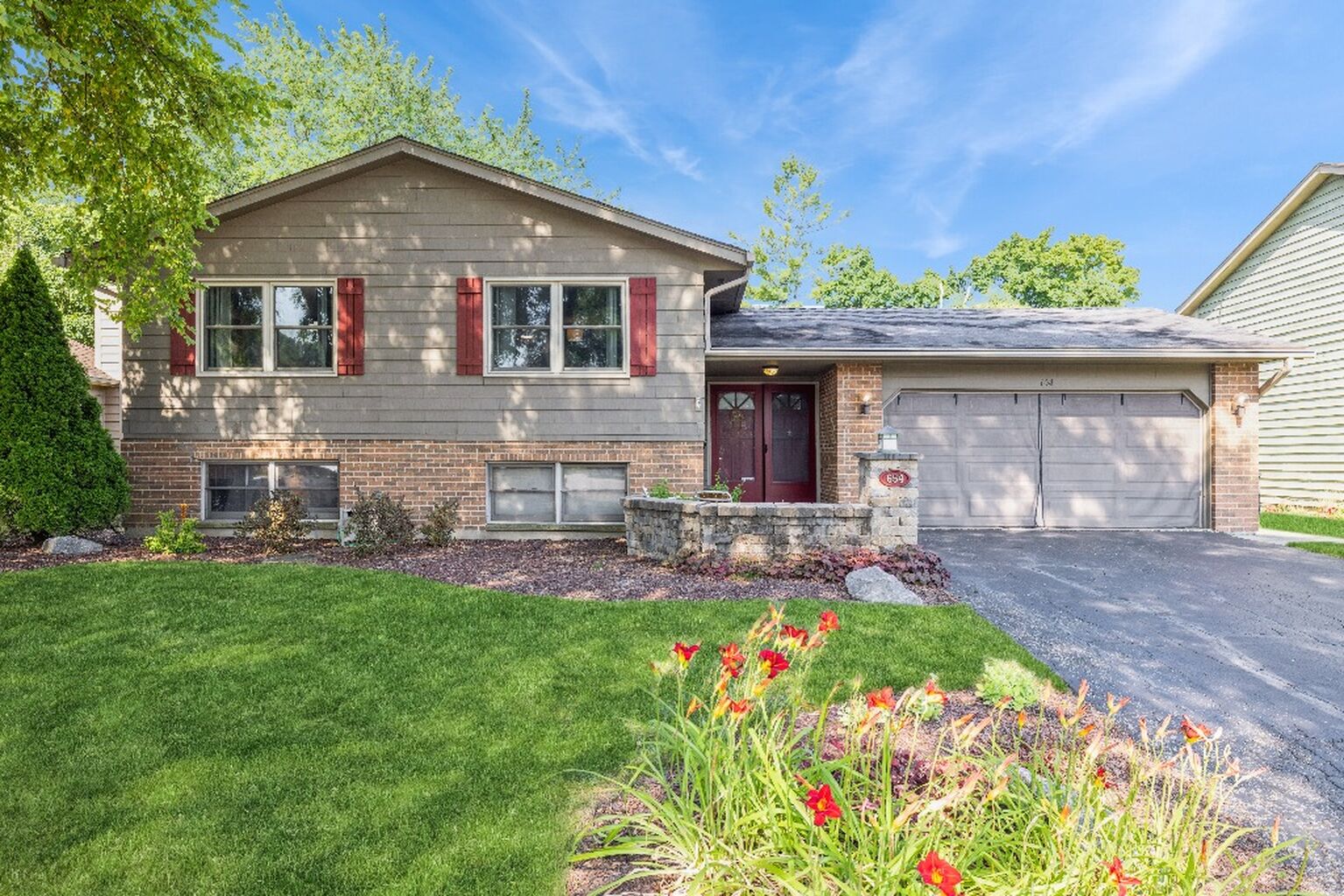 654 Blue Spruce Ln