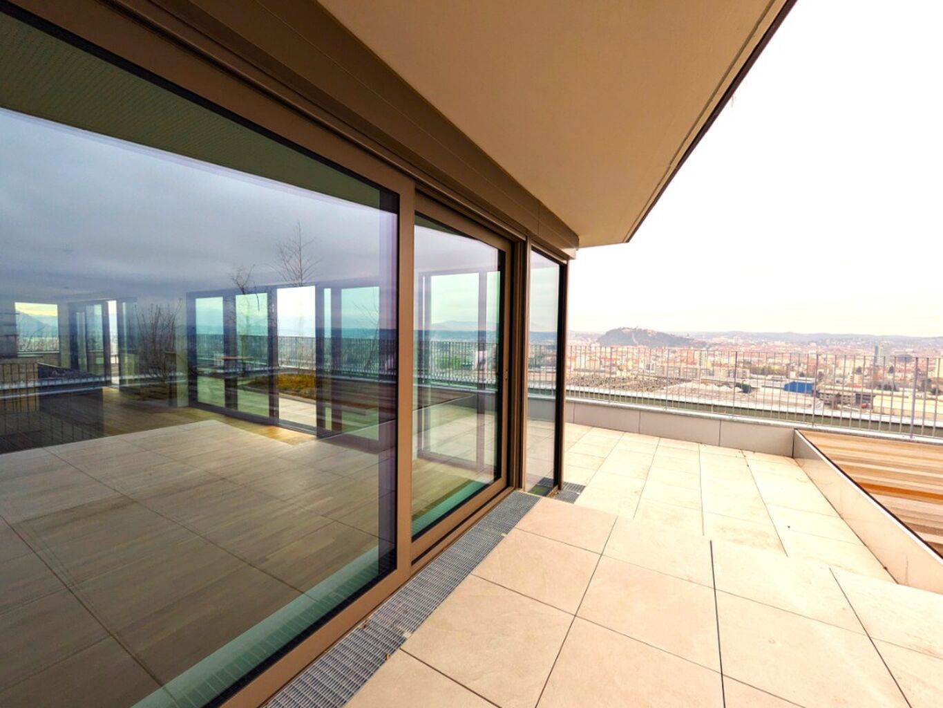 Green Tower | Penthouse im 19. Stock | Erstbezug