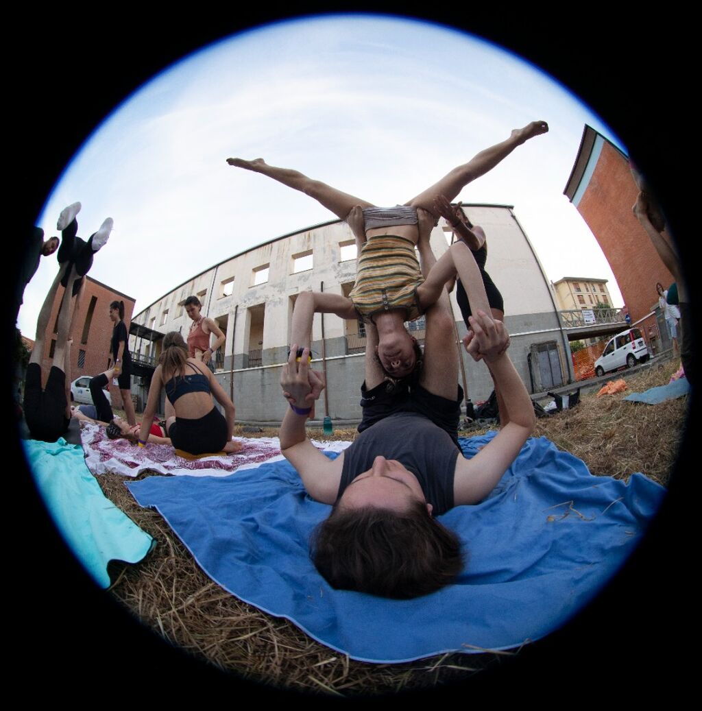 CORSO INTERMEDIO DI ACROYOGA - Ogni Luned&igrave; ore 19.45-21.30 - Fattoria dei Ragazzi