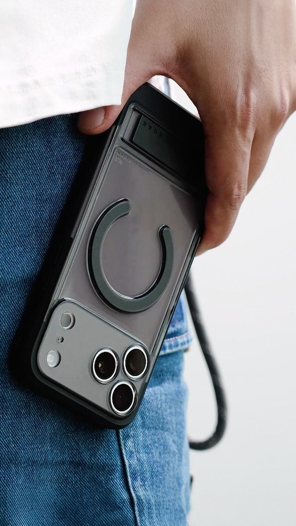 iPhone 17 Pro Max | UX Magnetic