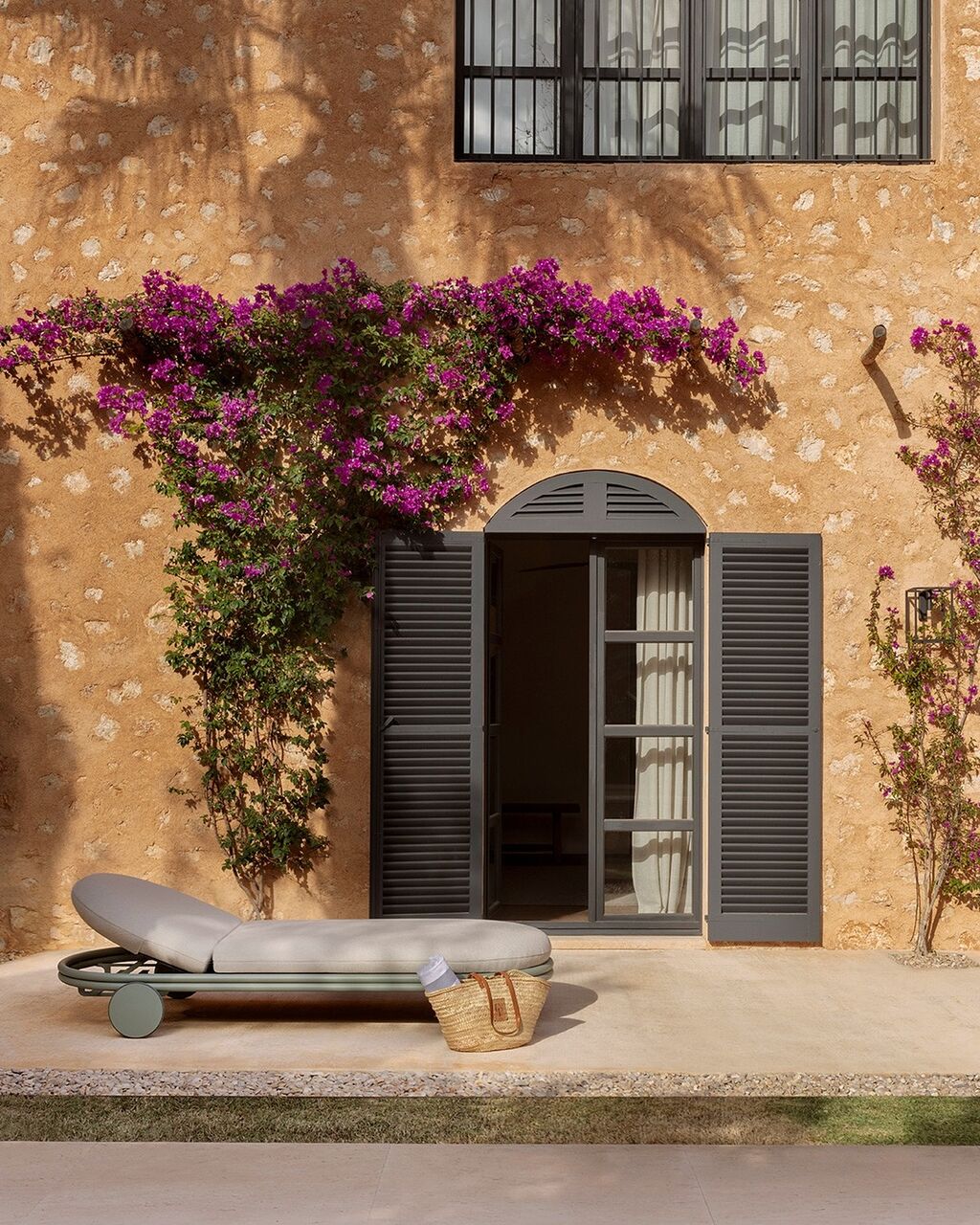 Cask chaise longue becomes a conscious gesture, an invitation to live beautifully, in harmony with nature 🌿