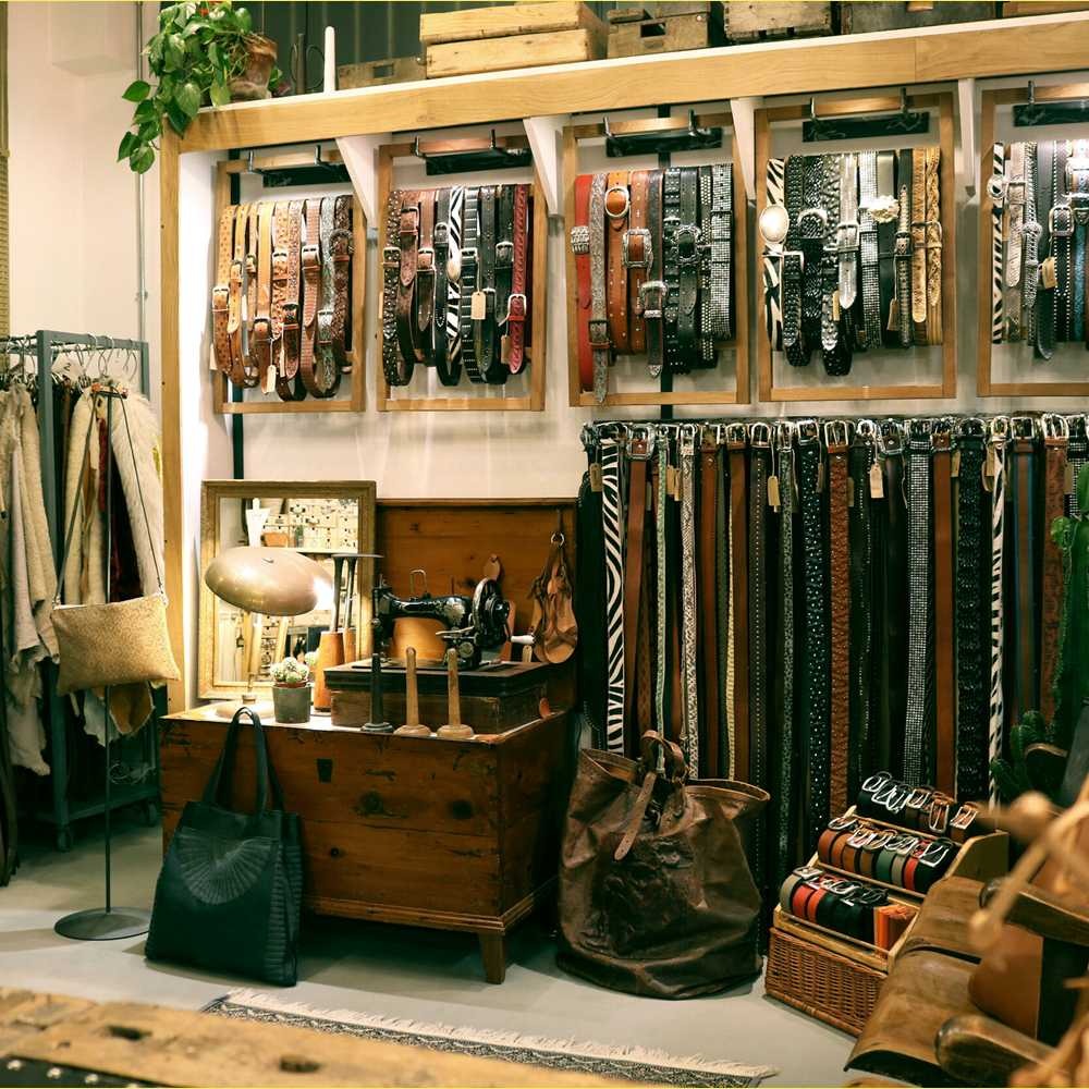 2020 // VISIT BEAUTIFUL ITALY >> "BEST LEATHER SHOPS IN VENICE ITALY > Best leather belts in Venice".