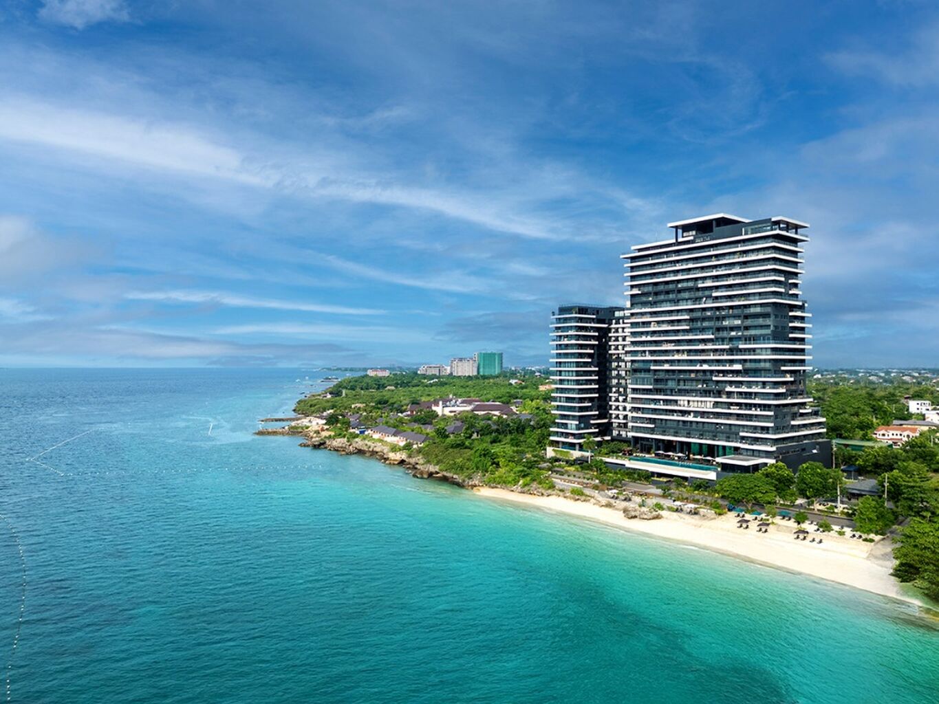 What's Up! &lsquo;Tis the season to stay at The Reef: unwrap the magic of the holidays with a 3 Days/2 Night escape