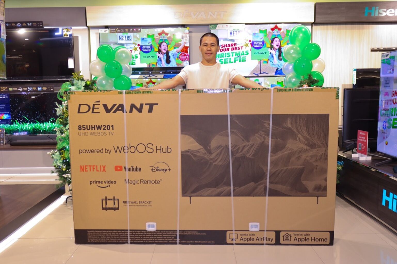 The Metro Stores kicks off the season of giving with Devant Christmas Selfie winner