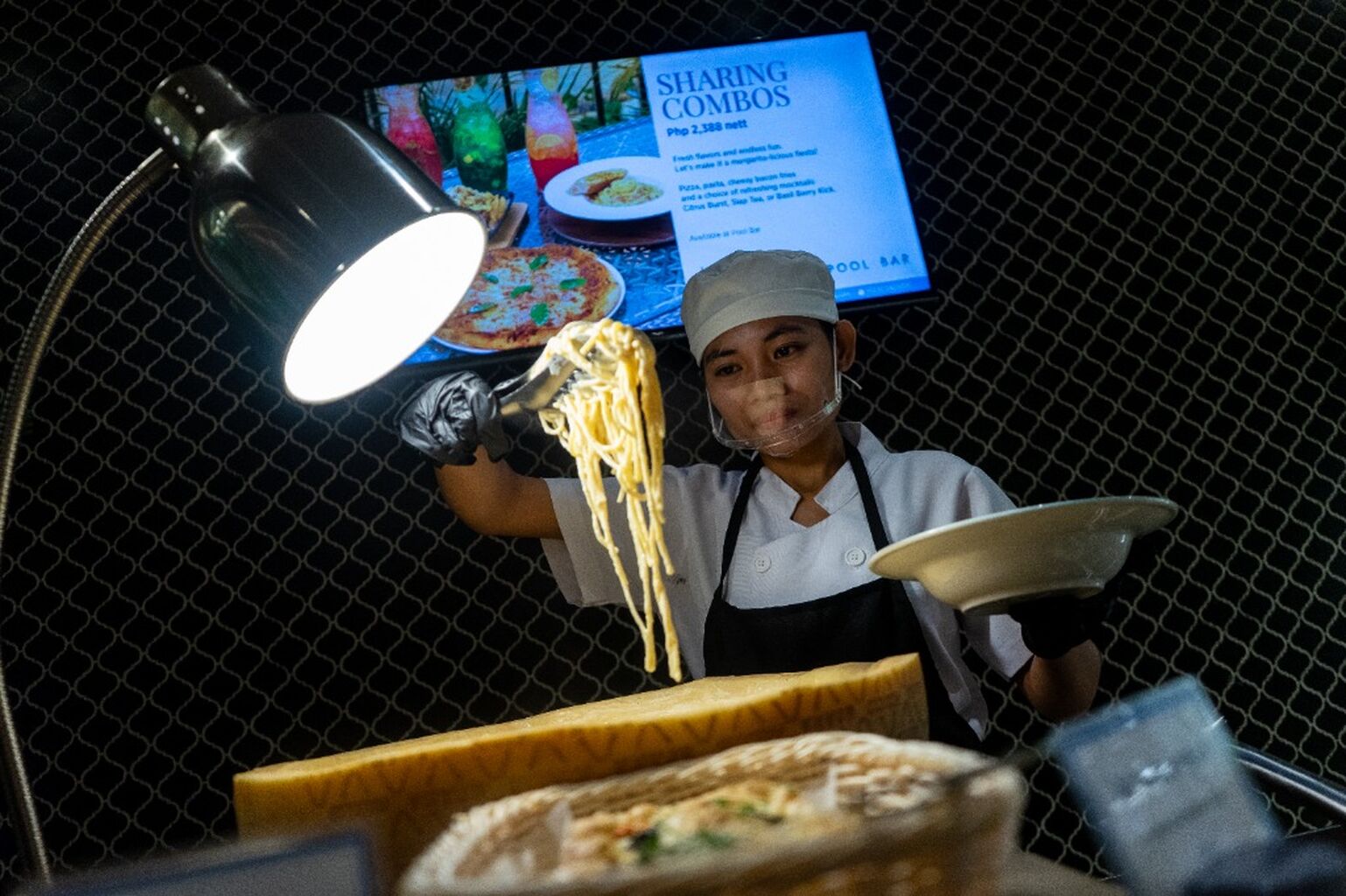 A world on your plate only at CAF&Eacute; bai