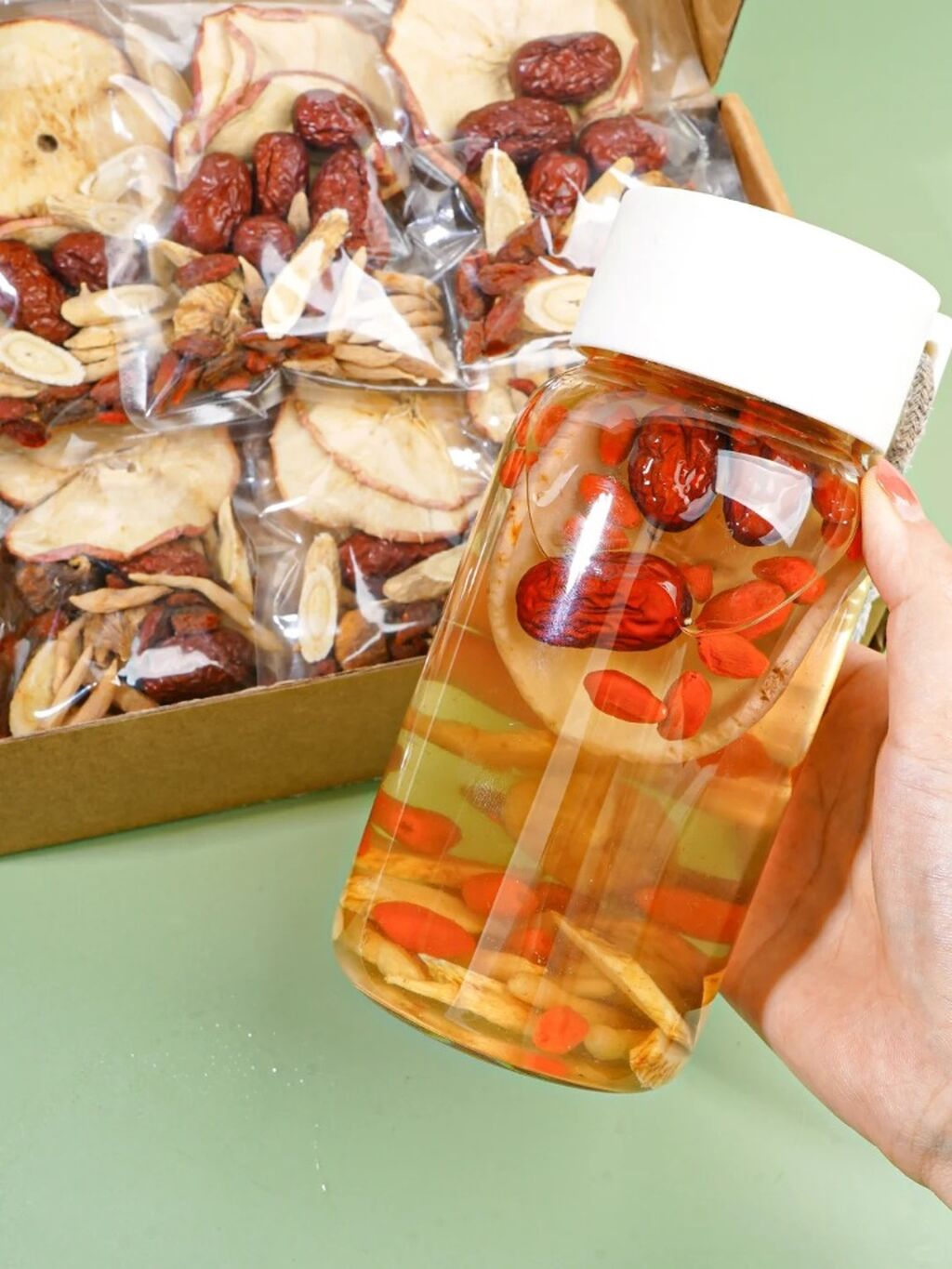 Tr&agrave; t&aacute;o ho&agrave;ng kỳ dưỡng nhan