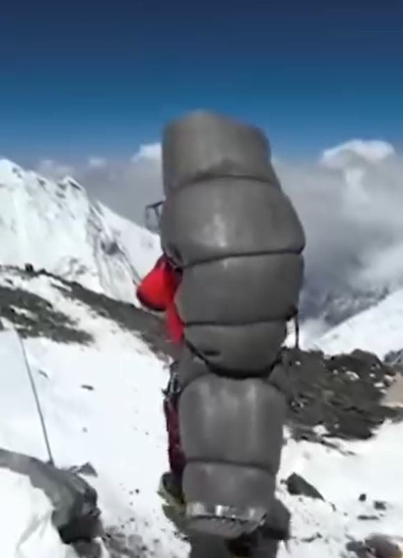 High-Altitude Rescue From Everest&rsquo;s Death Zone