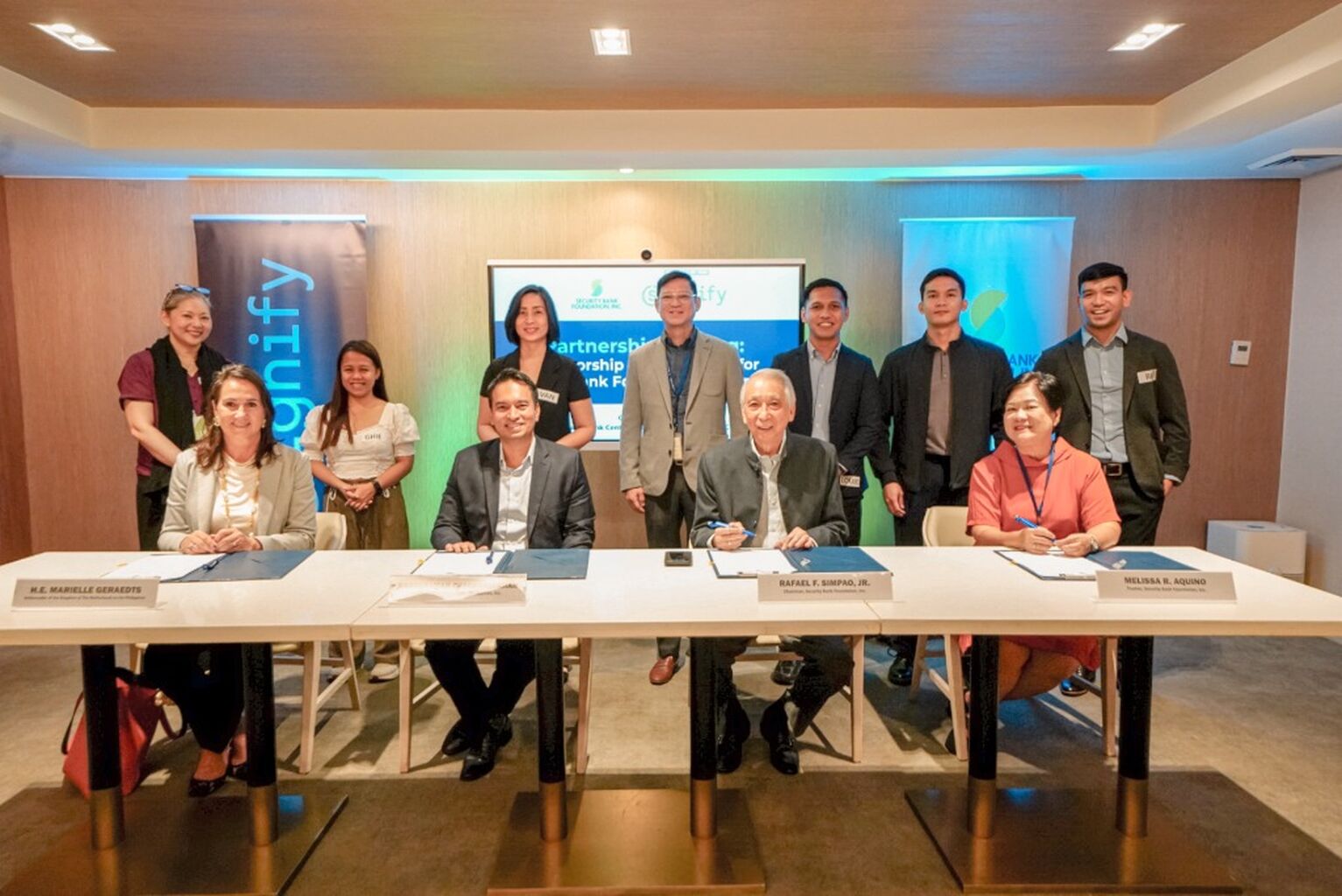 Signify Foundation and Security Bank Foundation partner to light up classrooms across the Philippines. 