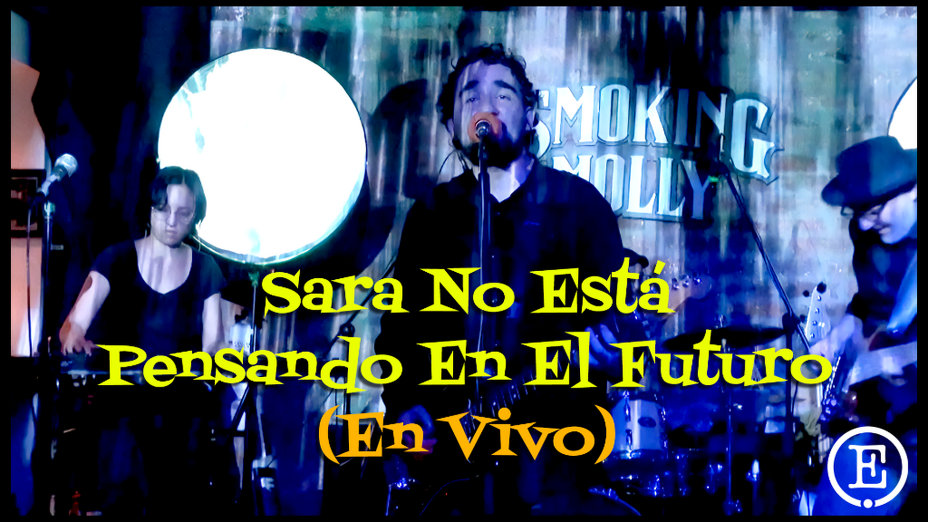 Sara No Est&aacute; Pensando En El Futuro - En Vivo