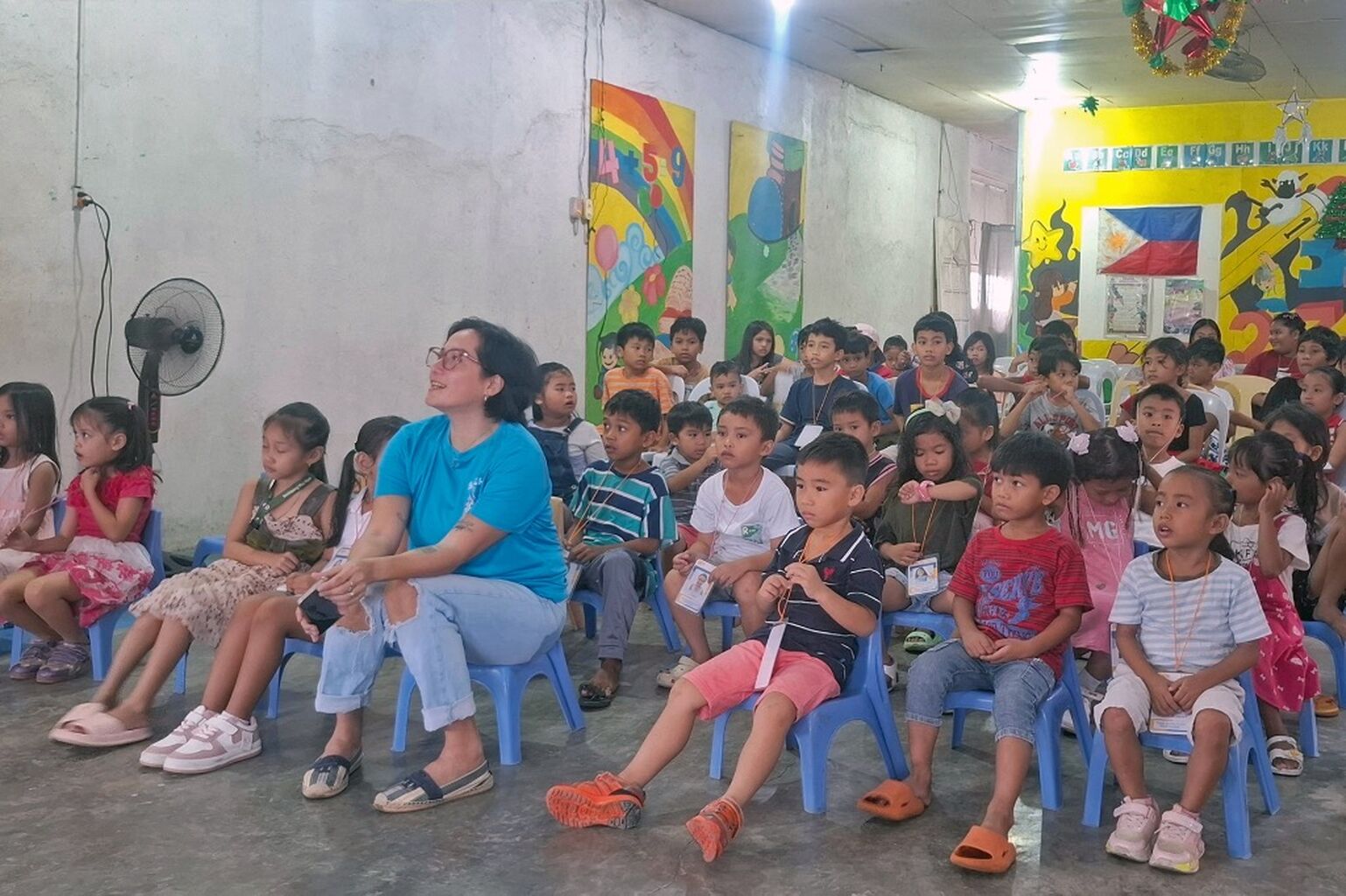 CIC Batch &rsquo;95 brings the joy of reading to Gawad Kalinga kids through the Traveling Maleta