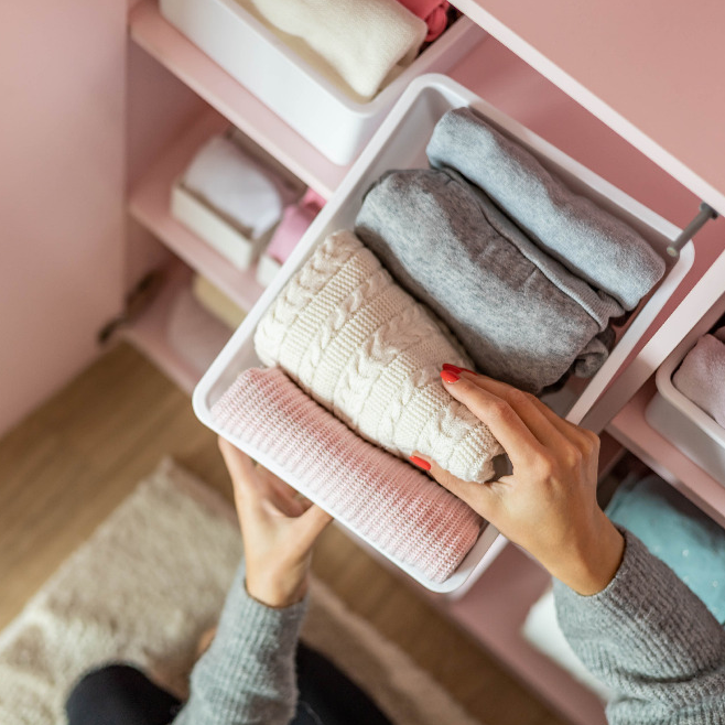 Decluttering armadio