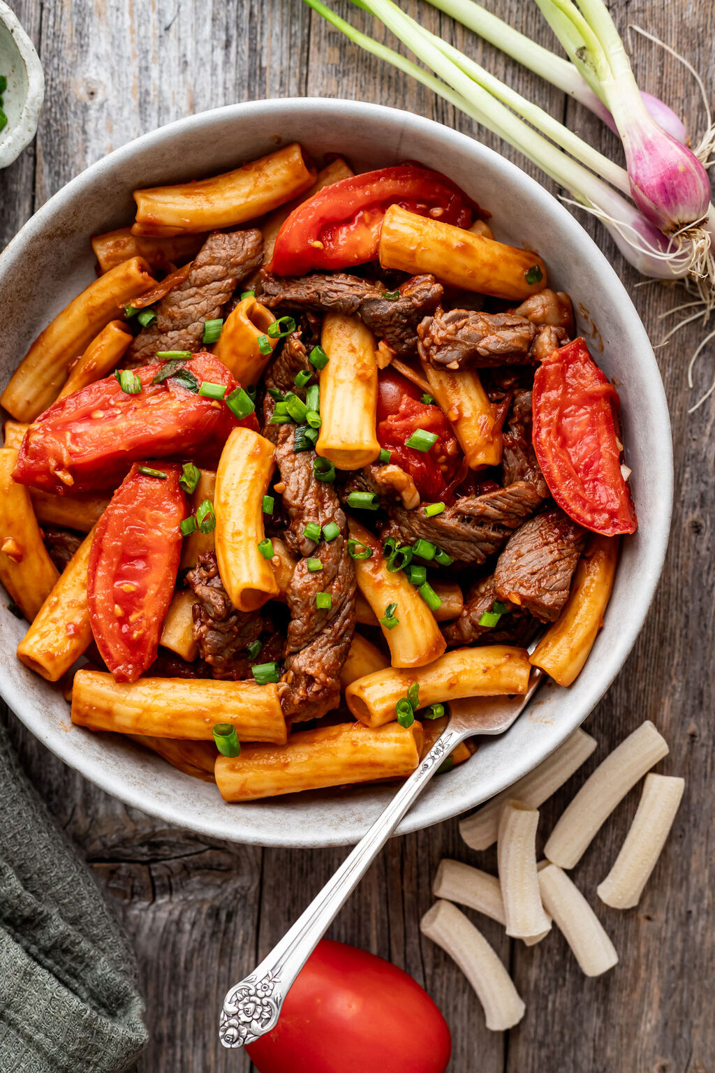 Nui X&agrave;o B&ograve; (Vietnamese Pasta Stir Fry with Beef)