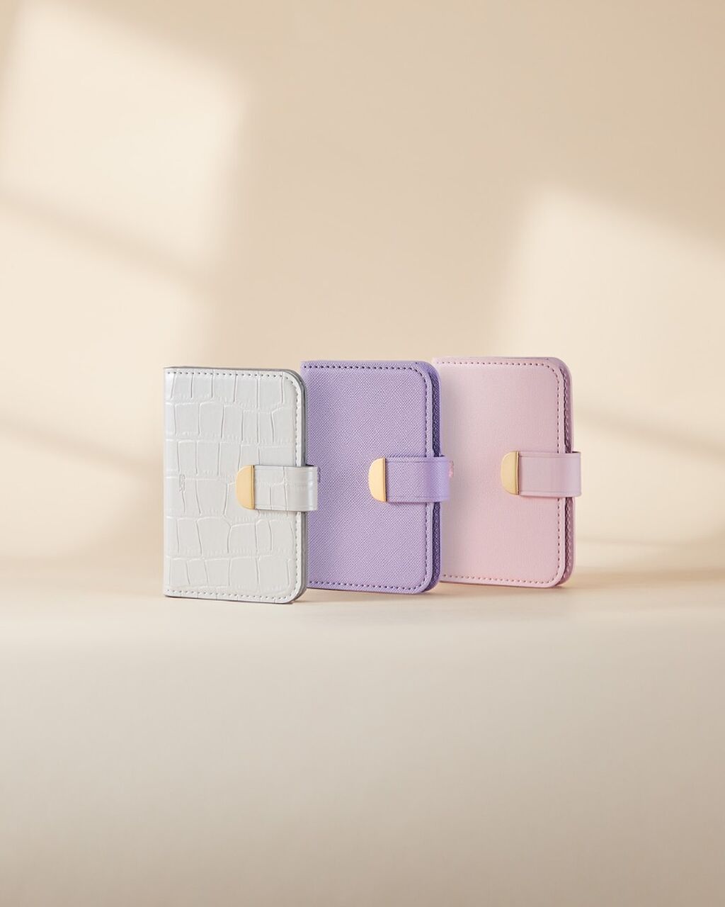 Aura Clutch Magnetic Wallet