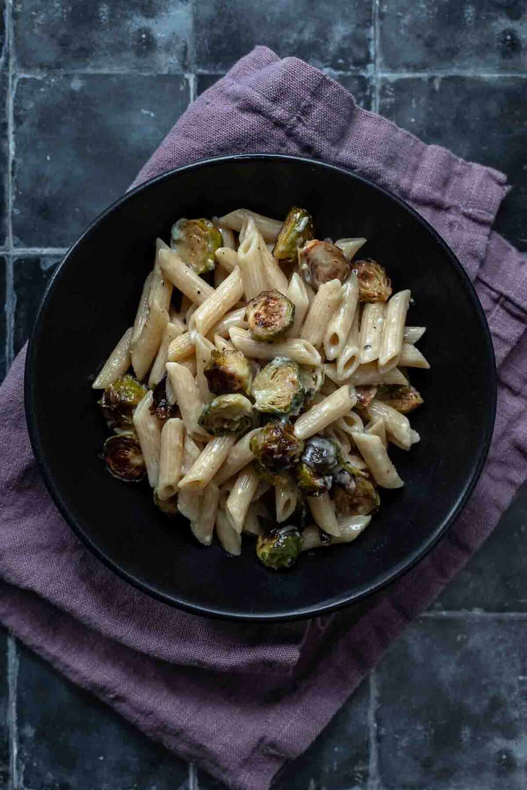 Pasta mit ger&ouml;stetem Rosenkohl und Gorgonzola So&szlig;e