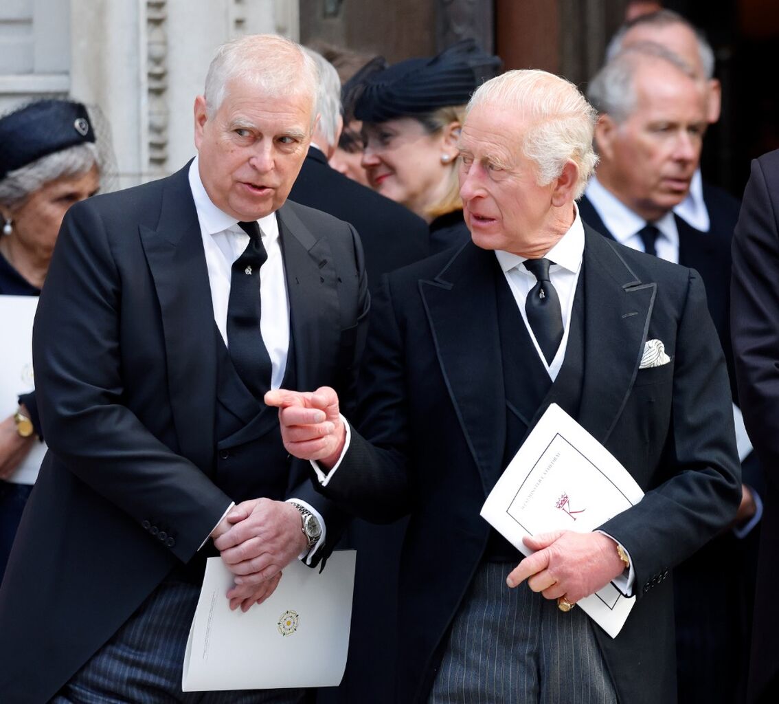 Revelan el pacto secreto de Andr&eacute;s Mountbatten-Windsor con su hermano Carlos III para proteger a sus hijas Eugenia y Beatriz