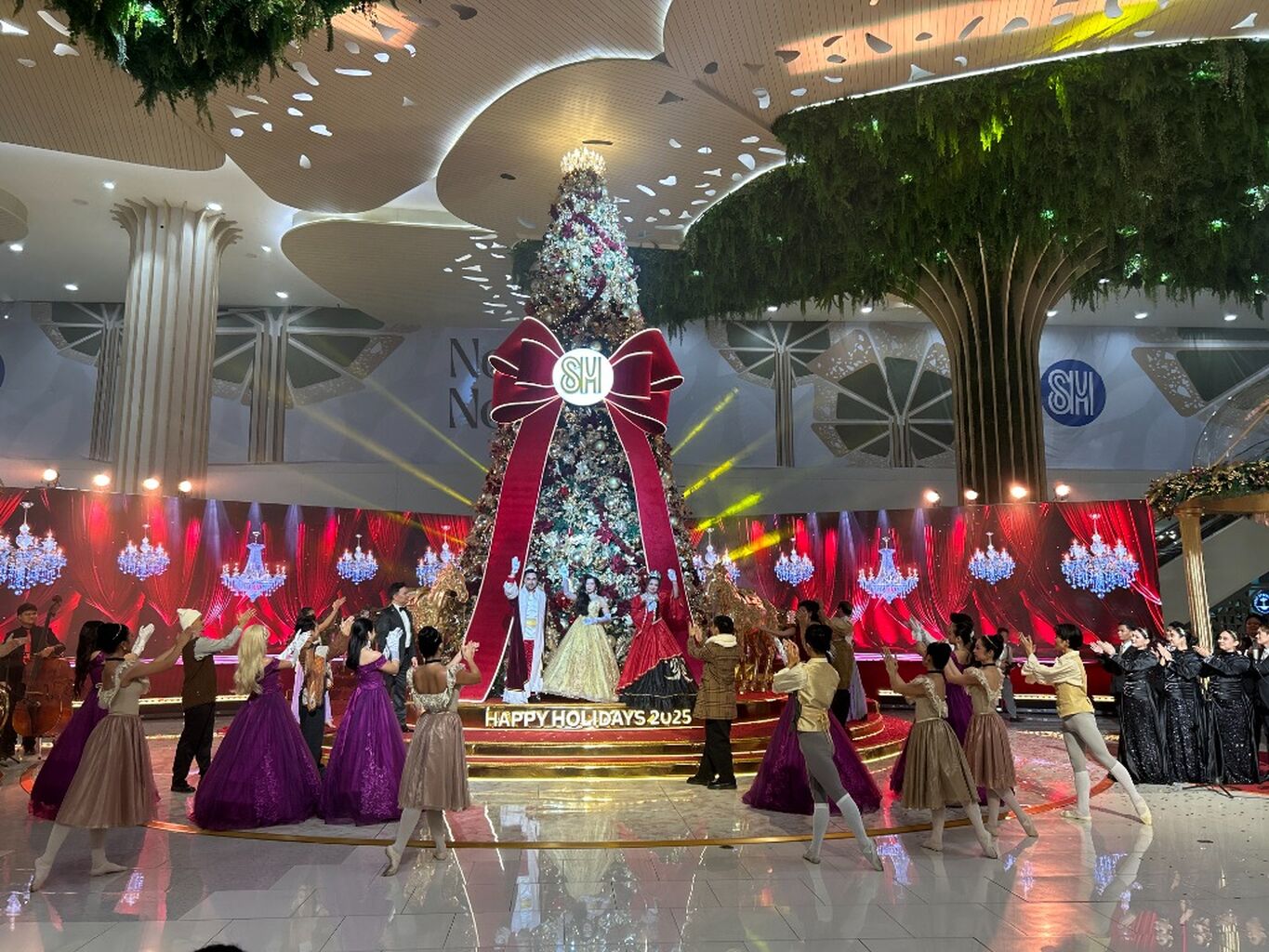 SM City Cebu brings hearts together for a night of light, music, and pure Christmas magic
