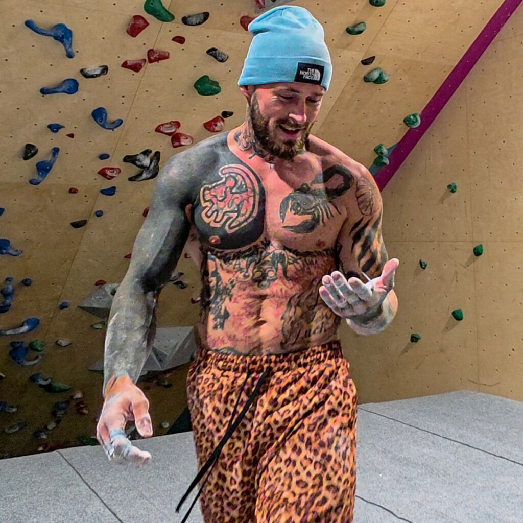 Tarzan Climbs - 5,015 Followers